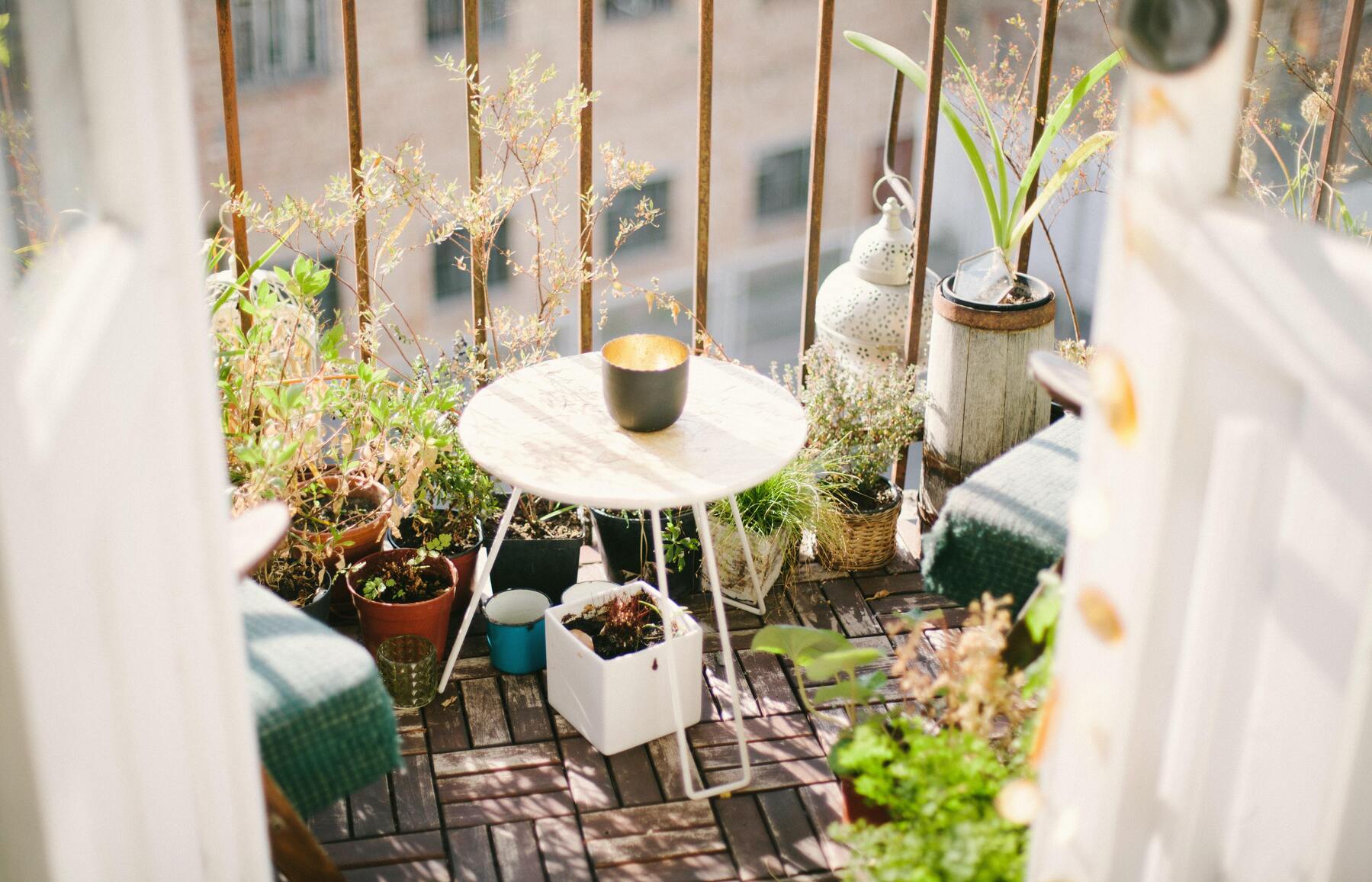 Balkonginspiration - Billigt och avslappnande balkongfix för ditt hem! 